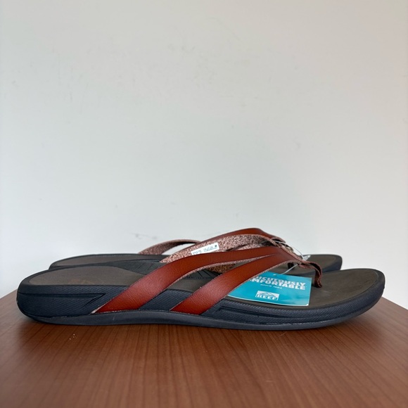 NWT Reef Pacific Joy Dark Brown Rust Flip Flops Sandals - Size 10 - Picture 1 of 7